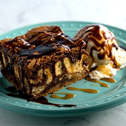 Cinnamon Roll Cookie Brownie